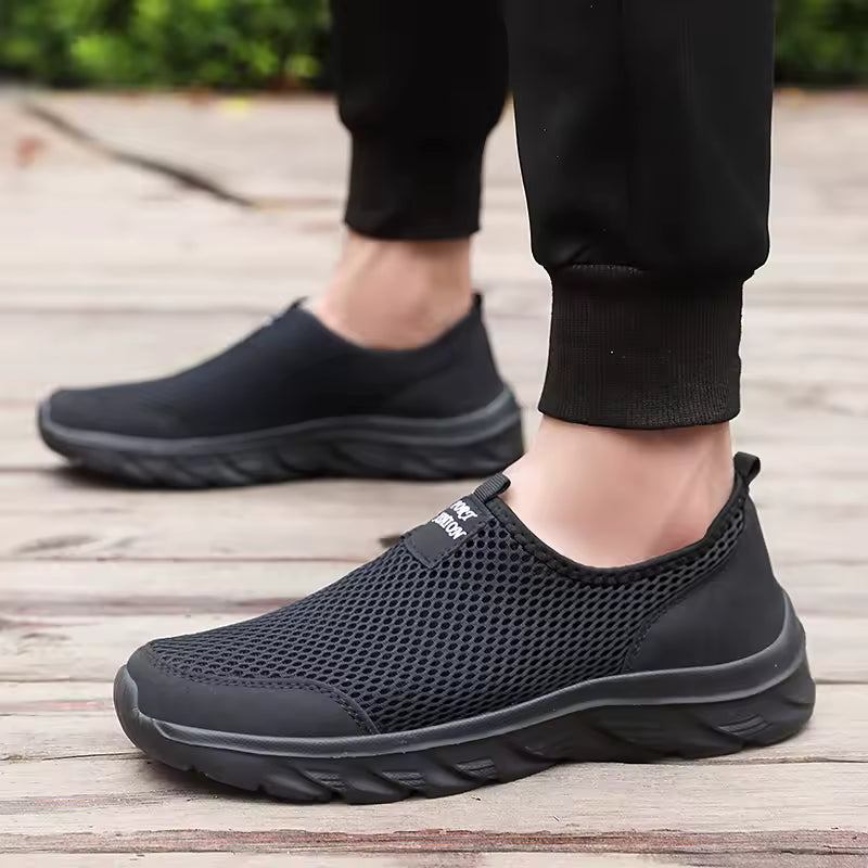 2026 Lightweight Men Casual Shoes Breathable Slip on Male Casual Sneakers Anti-slip Men's Flats Outdoor Walking Shoes Size 39-47